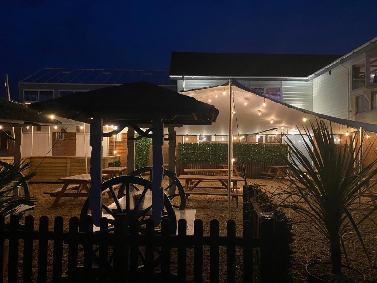 The Riverside Inn Saltford Exterior foto